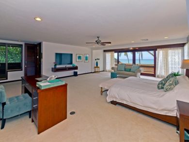 Diamond Head  Beachfront Luxury Vacation Rental Home